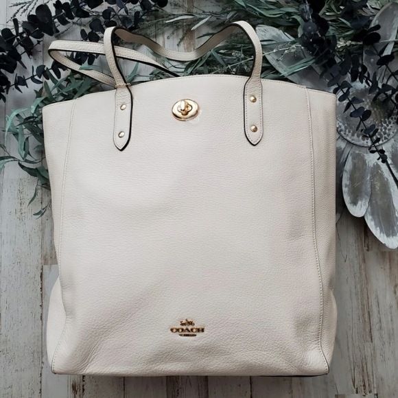 Coach - Picture 5 of 6